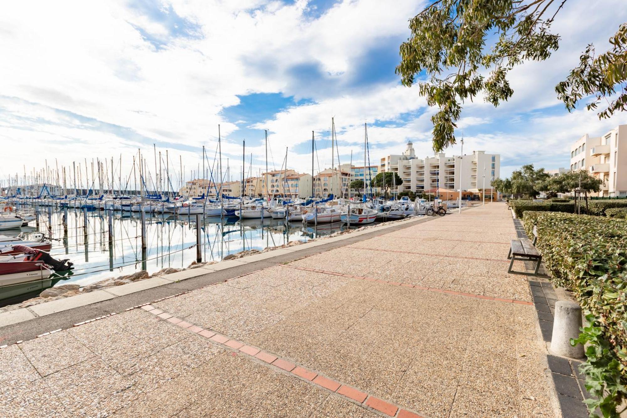 Le Lamparo Entre Port Et * Leucate