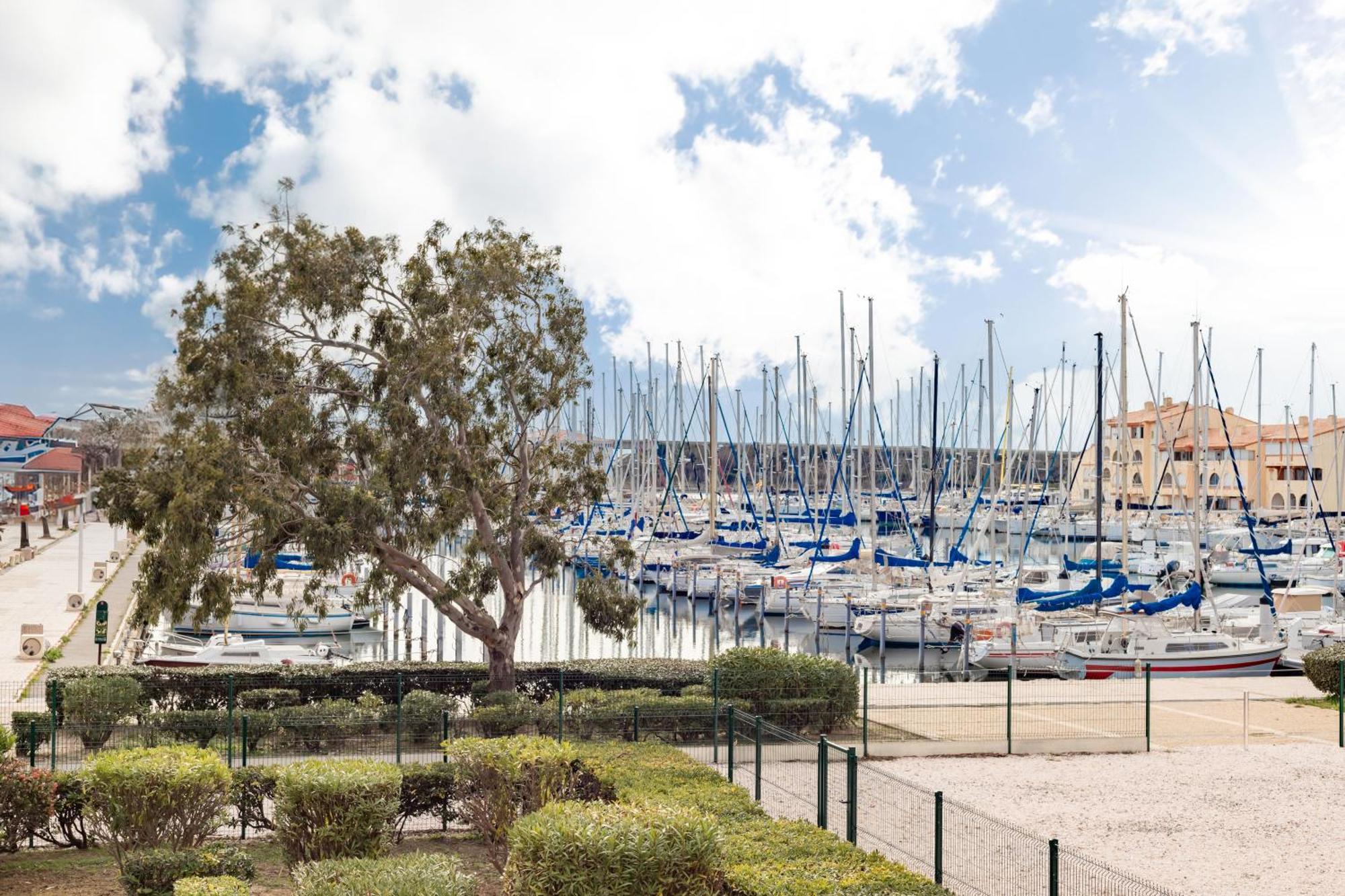 Le Lamparo Entre Port Et